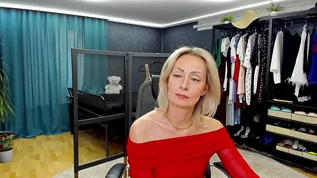 Julia Cherry  online show from 31, 5, 2026