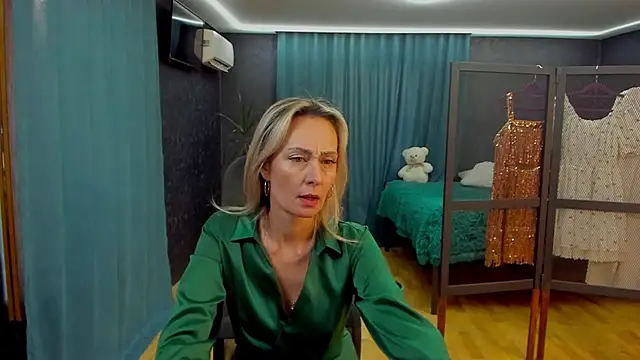 Julia Cherry  online show from 6, 10, 2025