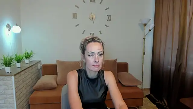 Julia Cherry  online show from 26, 1, 2025