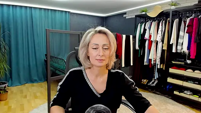 Julia Cherry  online show from 14, 5, 2026