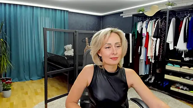 Julia Cherry  online show from 28, 5, 2026