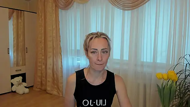 Julia Cherry  online show from 8, 3, 2025