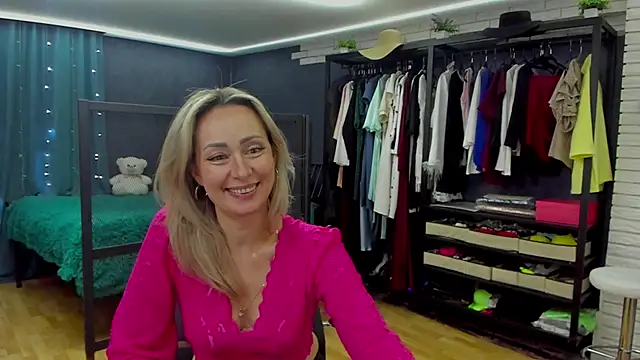 Julia Cherry  online show from 20, 12, 2025