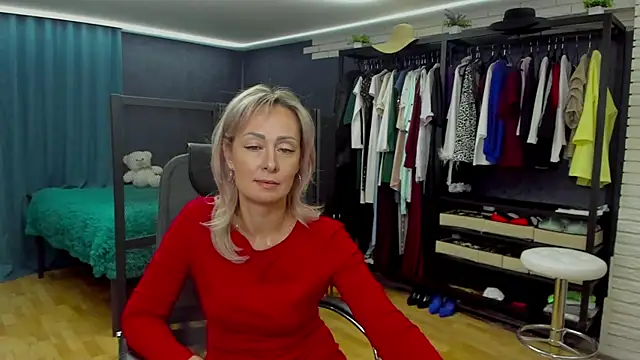 Julia Cherry  online show from 14, 11, 2025