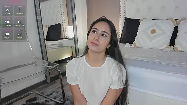 Julia Martinez  online show from 18, 5, 2026