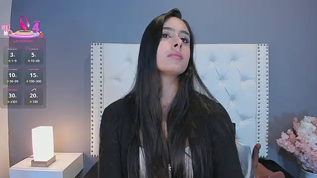 Julia Martinez  online show from 19, 9, 2025