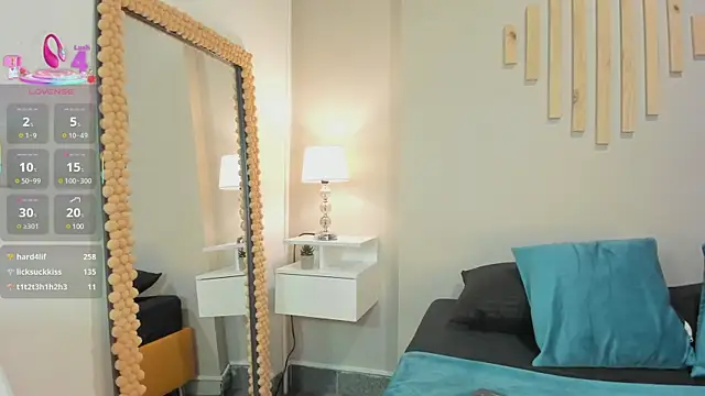 Julia Martinez  online show from 18, 3, 2025