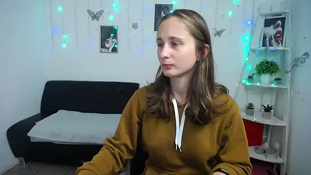 MichelLeee online show from 10, 10, 2025