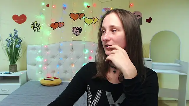 MichelLeee online show from 6, 3, 2025