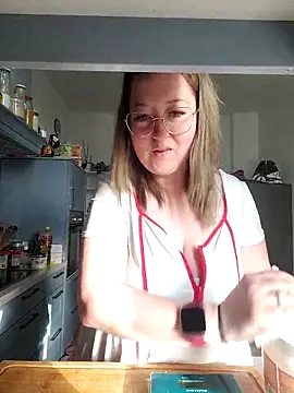 Snapshot of Lillyloo_ chatting on 10, 3, 2026 Lillyloo online show from 10, 3, 2026