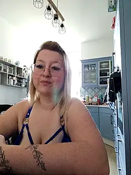 Lillyloo  online show from 10, 3, 2025