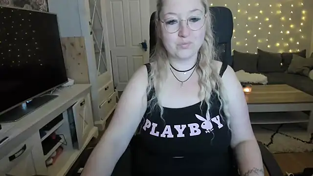 Lillyloo  online show from 6, 10, 2025