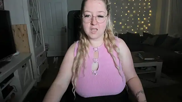 Lillyloo  online show from 8, 11, 2025