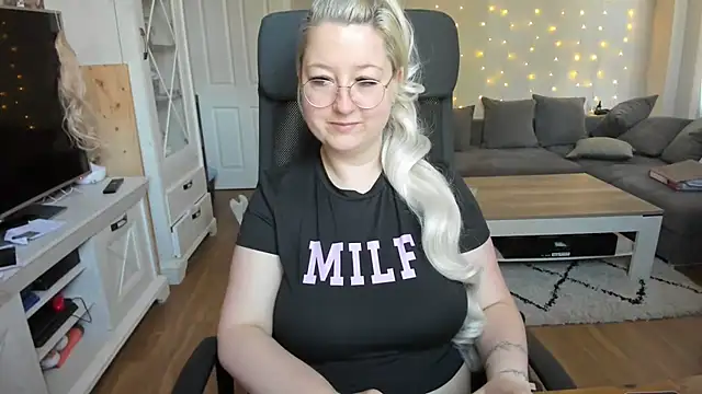 Lillyloo  online show from 23, 9, 2025