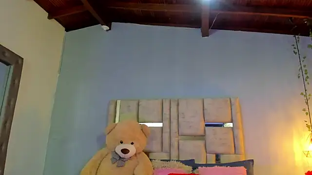 AshleyHill2 online show from 12, 9, 2025