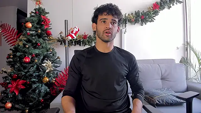 Snapshot of andrewChris_ chatting on 18, 12, 2024 andrewChris online show from 18, 12, 2024