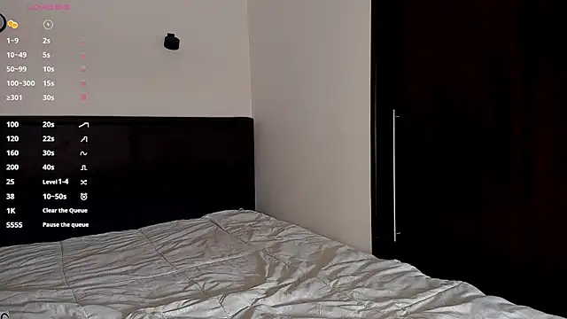 Snapshot of andrewChris_ chatting on 14, 2, 2025 andrewChris online show from 14, 2, 2025