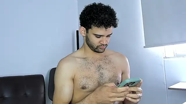 Snapshot of andrewChris_ chatting on 11, 11, 2025 andrewChris online show from 11, 11, 2025