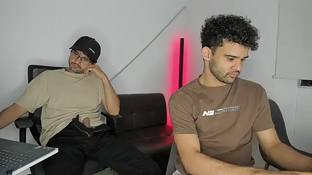 Snapshot of andrewChris_ chatting on 9, 10, 2025 andrewChris online show from 9, 10, 2025