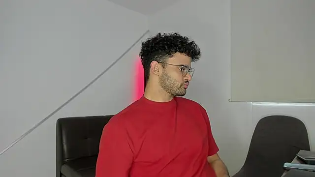 Snapshot of andrewChris_ chatting on 9, 10, 2025 andrewChris online show from 9, 10, 2025