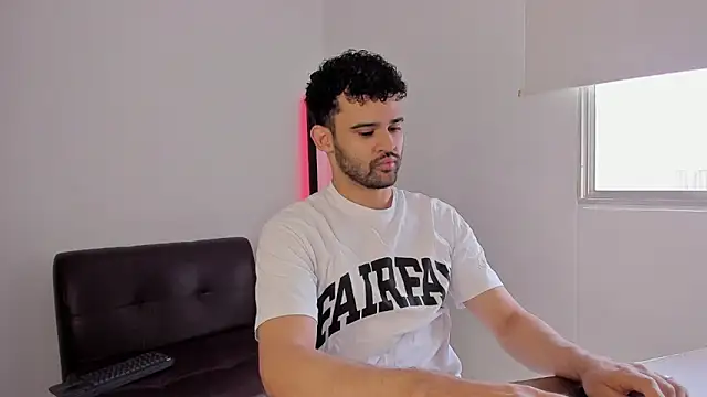 Snapshot of andrewChris_ chatting on 25, 9, 2025 andrewChris online show from 25, 9, 2025