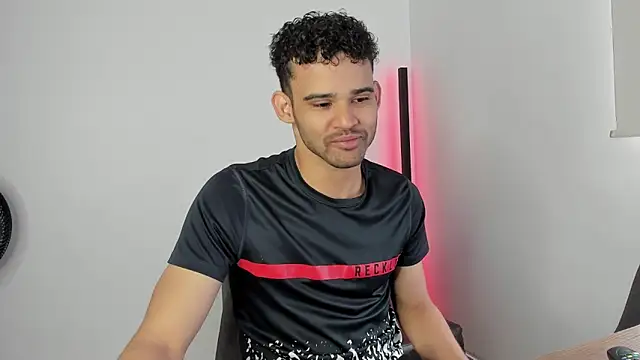 Snapshot of andrewChris_ chatting on 18, 9, 2025 andrewChris online show from 18, 9, 2025