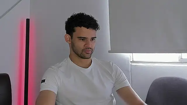 Snapshot of andrewChris_ chatting on 6, 10, 2025 andrewChris online show from 6, 10, 2025