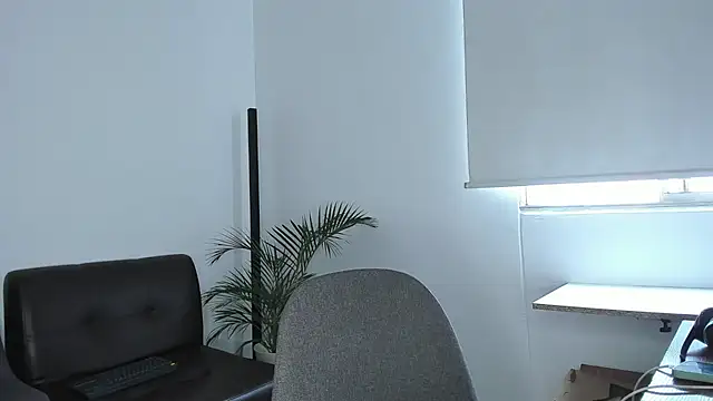 Snapshot of andrewChris_ chatting on 6, 11, 2025 andrewChris online show from 6, 11, 2025