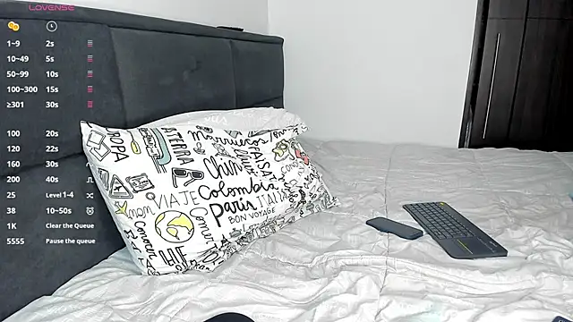 Snapshot of andrewChris_ chatting on 13, 1, 2025 andrewChris online show from 13, 1, 2025