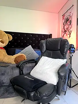 DimitriSullivan  online show from 12, 11, 2025