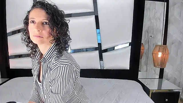 AriannaRussell  online show from 20, 3, 2025