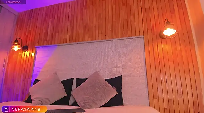 MoonSwan1 online show from 4, 12, 2024