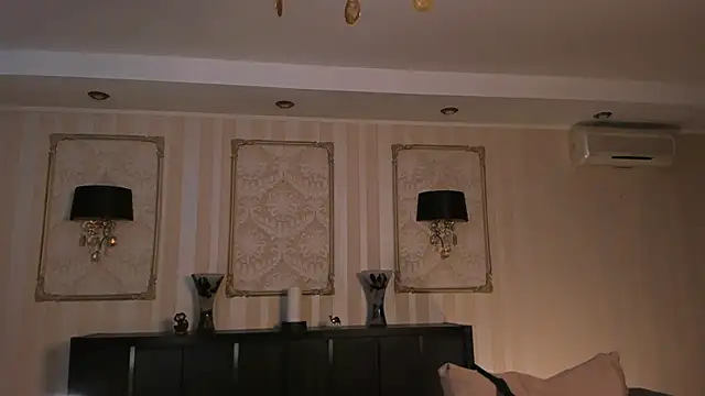 MoiraHilby online show from 6, 3, 2025