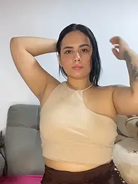 Leyna Kenet online show from 2, 3, 2025