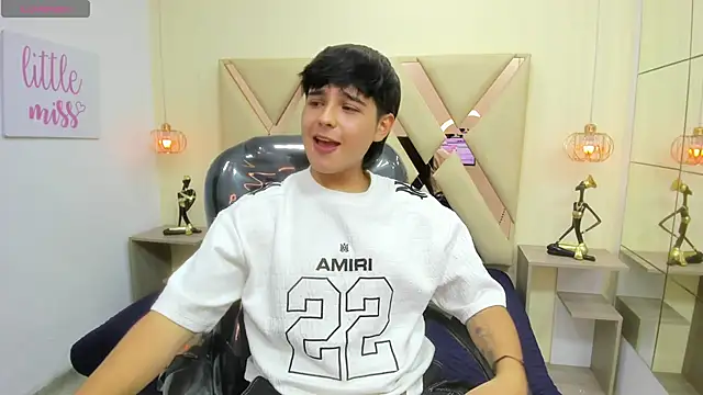 Snapshot of AndrewPherson chatting on 11, 4, 2026 AndrewPherson online show from 11, 4, 2026