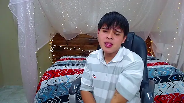 Snapshot of AndrewPherson chatting on 6, 3, 2025 AndrewPherson online show from 6, 3, 2025