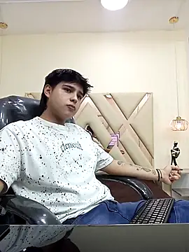 Snapshot of AndrewPherson chatting on 15, 4, 2026 AndrewPherson online show from 15, 4, 2026