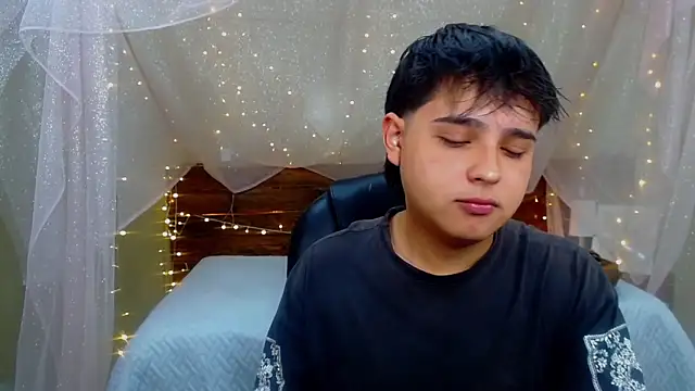 Snapshot of AndrewPherson chatting on 8, 3, 2025 AndrewPherson online show from 8, 3, 2025