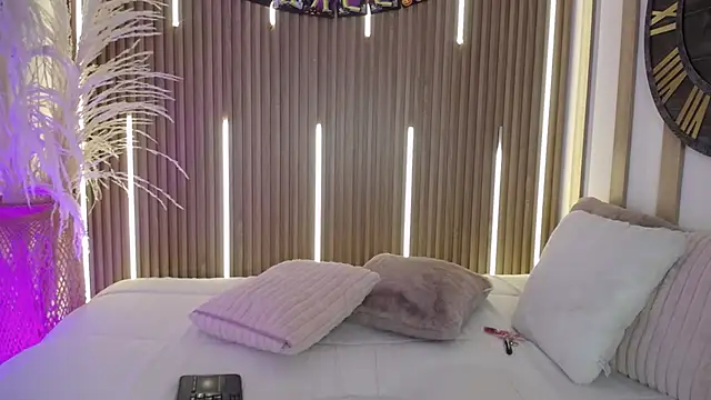 Aniie Doll online show from 17, 10, 2025