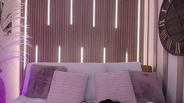 Aniie Doll online show from 25, 11, 2025