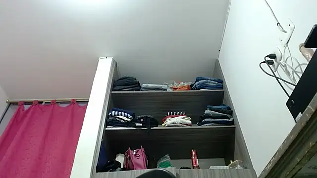 nicolle milf1978 online show from 24, 4, 2026
