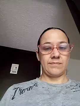nicolle milf1978 online show from 27, 4, 2026