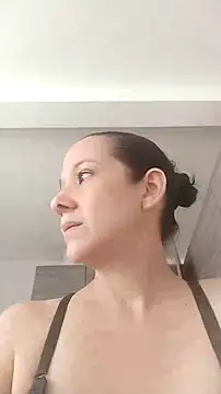 nicolle milf1978 online show from 25, 10, 2025