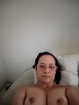 nicolle milf1978 online show from 3, 5, 2026