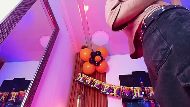 Noah Xitruxx online show from 9, 10, 2025