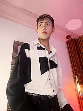 Noah Xitruxx online show from 3, 10, 2025