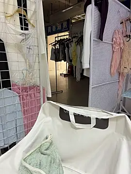 Selenaaaaa- online show from 4, 4, 2026