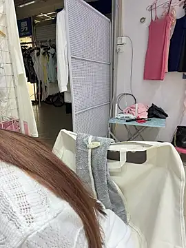 Selenaaaaa- online show from 5, 4, 2026