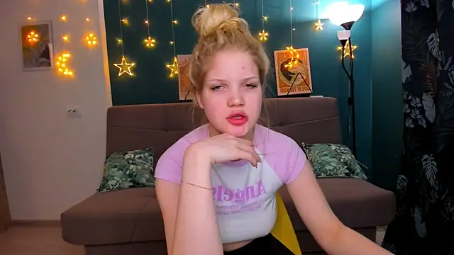 Xloe Queen online show from 25, 1, 2025