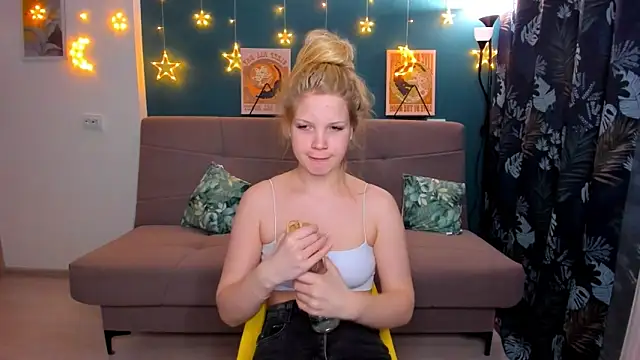 Xloe Queen online show from 2, 2, 2025